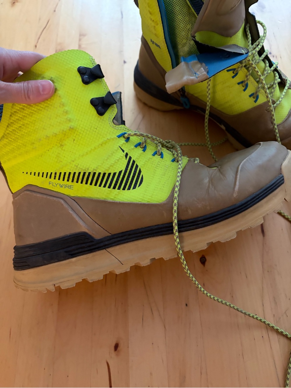 Nike ACG Men’s High-Top Hiking Boots in Neon Yellow and Brown - Picture 3 of 5
